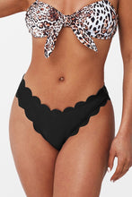 Charger l'image dans la galerie, Bas de bikini ¨¤ bordure festonn¨¦e