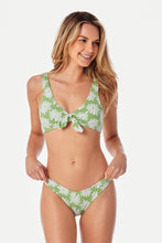 Charger l'image dans la galerie, Bas de bikini ¨¦chancr¨¦ vert imprim¨¦ floral taille basse
