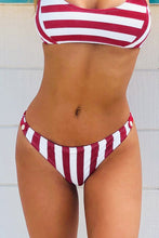 Charger l'image dans la galerie, Bas de bikini boutonn¨¦ ¨¤ rayures rouges et blanches