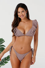 Charger l'image dans la galerie, Bikini rose ¨¤ ¨¦paules d¨¦nud¨¦es ¨¤ volants