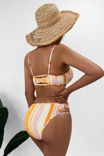 Charger l'image dans la galerie, Bikini cheeky ¨¤ d¨¦coupe high-leg avec bralette ¨¤ d¨¦coupe ray¨¦e