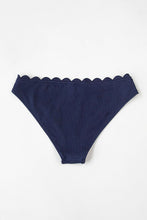Charger l'image dans la galerie, Bas de bikini ¨¤ bordures festonn¨¦es bleu fonc¨¦