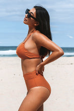 Charger l'image dans la galerie, Bikini bralette taille haute orange br?l¨¦ ¨¤ col licou torsad¨¦