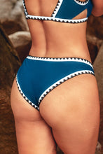 Charger l'image dans la galerie, Bas de bikini taille basse avec bordure en crochet