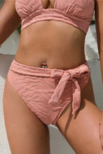 Charger l'image dans la galerie, Bikini haut ¨¤ col licou et cheeky ¨¤ jambe haute sash