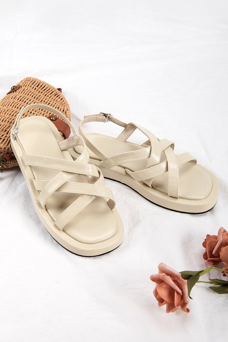 Sandales ¨¤ brides crois¨¦es et boucle ¨¤ la cheville jaunes