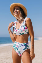 Charger l&#39;image dans la galerie, Bikini bralette taille haute ¨¤ col en V et volants avec imprim¨¦ tropical
