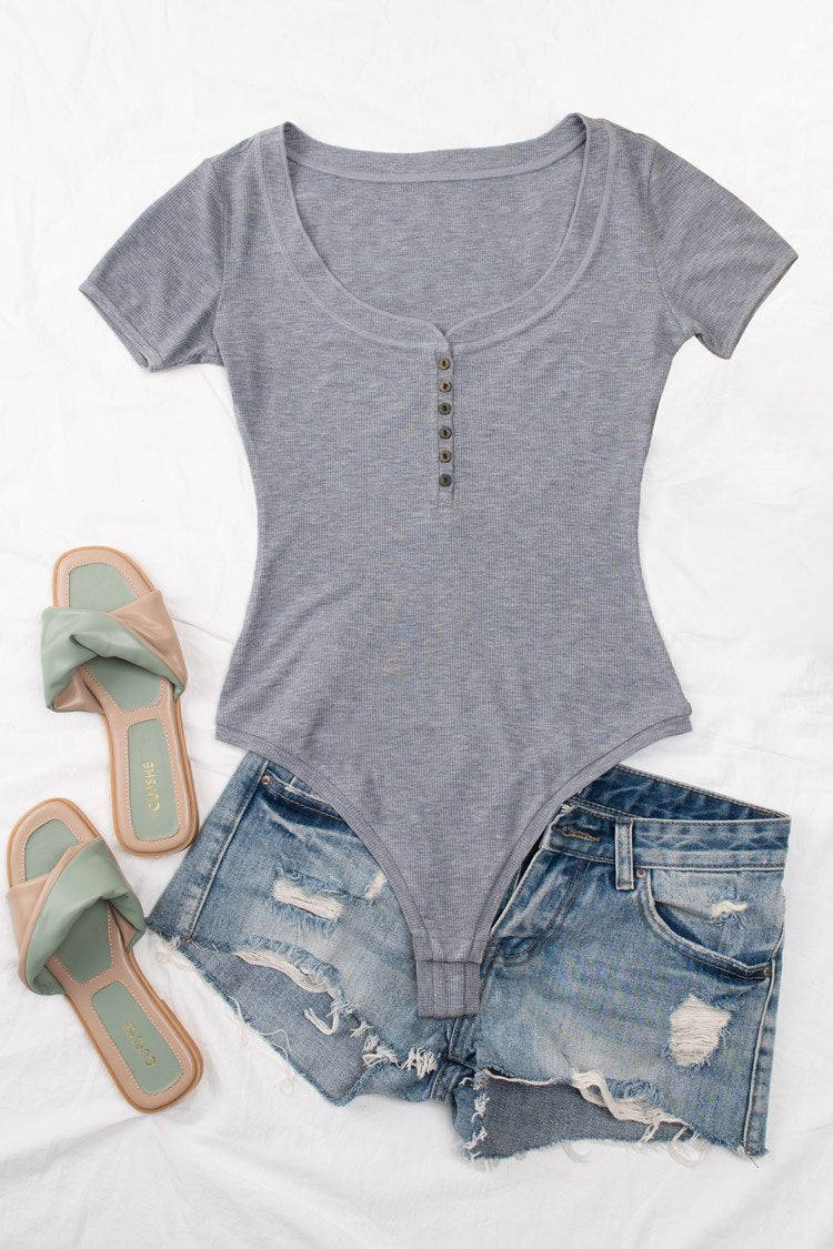 Body boutonn¨¦ gris