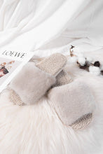 Charger l&#39;image dans la galerie, Chaussons en fausse fourrure de lapin en peluche nudes
