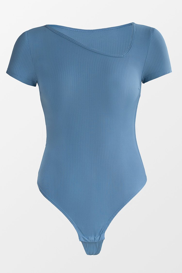Body c?tel¨¦ ¨¤ col asym¨¦trique