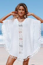 Charger l&#39;image dans la galerie, Cover up en crochet ¨¤ pompons blanc
