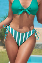 Charger l&#39;image dans la galerie, Bas de bikini ¨¤ cordon de serrage ray¨¦ bleu canard et blanc
