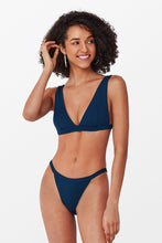 Charger l&#39;image dans la galerie, Bikini taille basse ¨¤ col en V bleu marine 

