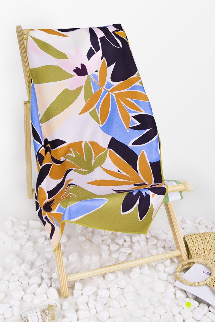 Serviette de plage ¨¤ motif feuilles tropicales