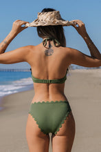 Charger l&#39;image dans la galerie, Bikini hipster taille basse avec haut festonn¨¦ ¨¤ trou de serrure
