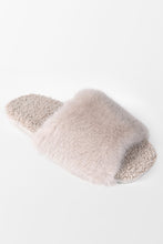 Charger l&#39;image dans la galerie, Chaussons en fausse fourrure de lapin en peluche nudes
