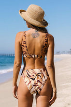 Charger l&#39;image dans la galerie, Bikini hipster ¨¤ devant en V avec haut d¨¦coup¨¦ et imprim¨¦ l¨¦opard
