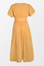 Charger l&#39;image dans la galerie, Robe jaune fendue et boutonn¨¦e sur le devant
