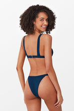 Charger l&#39;image dans la galerie, Bikini taille basse ¨¤ col en V bleu marine 
