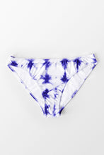 Charger l&#39;image dans la galerie, Bas de bikini taille basse tie-dye bleu et blanc
