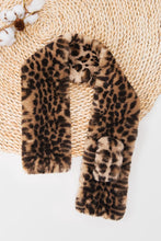 Charger l&#39;image dans la galerie, Criss cross Schal mit Leopardenprint
