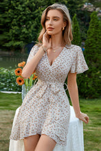 Charger l&#39;image dans la galerie, Robe trap¨¨ze fleuri ¨¤ manches de cloche et col en V
