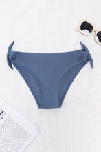 Charger l&#39;image dans la galerie, Bas de bikini avec n?ud de lapin sur les c?t¨¦s
