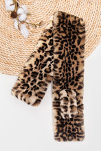 Charger l&#39;image dans la galerie, Criss cross Schal mit Leopardenprint
