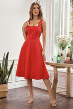 Charger l&#39;image dans la galerie, Robe rouge ¨¤ smocks ¨¤ col carr¨¦e
