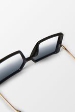 Charger l&#39;image dans la galerie, Lunettes de soleil oversize noires
