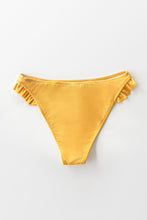 Charger l&#39;image dans la galerie, Bas de bikini taille basse ¨¤ volants jaune
