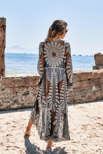 Charger l&#39;image dans la galerie, Caftan ¨¤ manches longues et col en V
