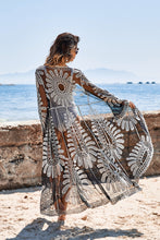Charger l&#39;image dans la galerie, Caftan ¨¤ manches longues et col en V
