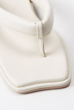 Charger l&#39;image dans la galerie, Sandales tongs blanches
