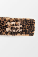 Charger l&#39;image dans la galerie, Criss cross Schal mit Leopardenprint
